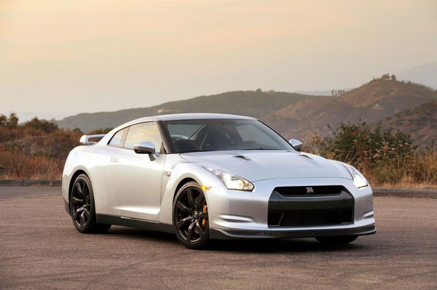  Nissan GT-R 2010 года  (фото 31 из 44)